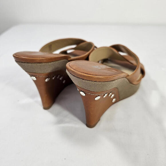 Michael Kors Benny Flip-Flop Wedge Sandal Size 7 M Brown Gold Studded - Picture 7 of 10